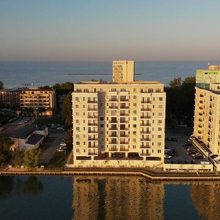Evy Deluxe Apartment Mamaia Exterior photo