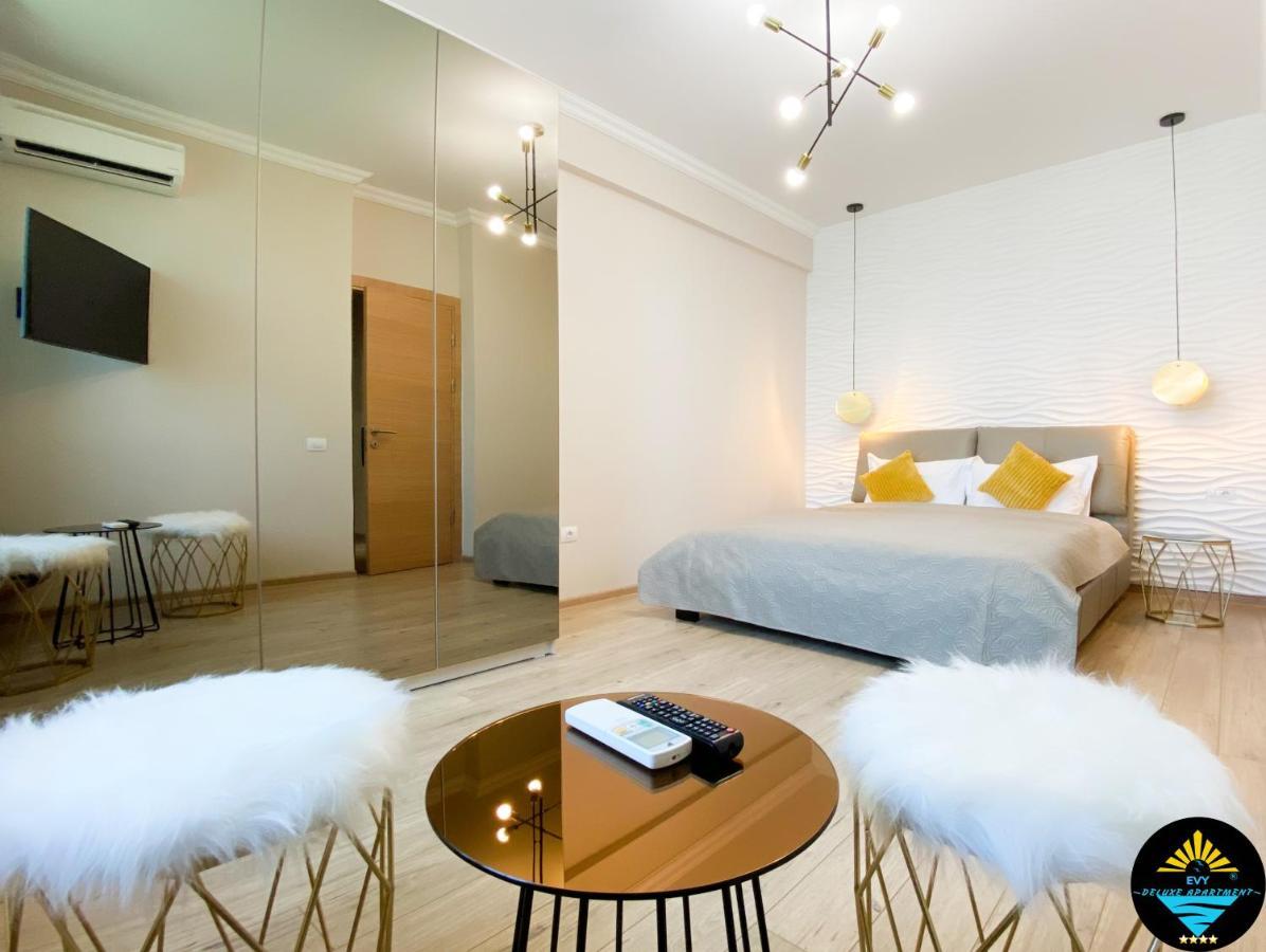 Evy Deluxe Apartment Mamaia Exterior photo