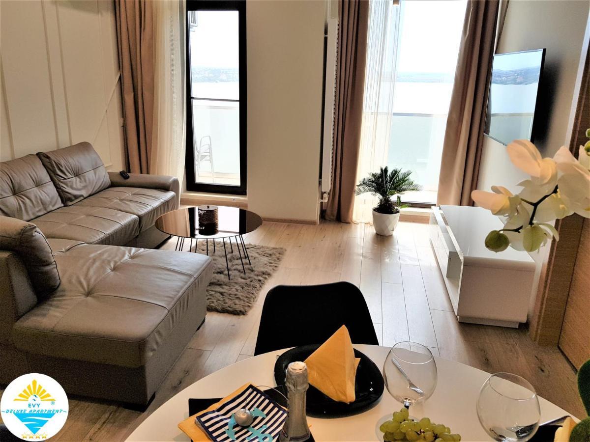 Evy Deluxe Apartment Mamaia Exterior photo