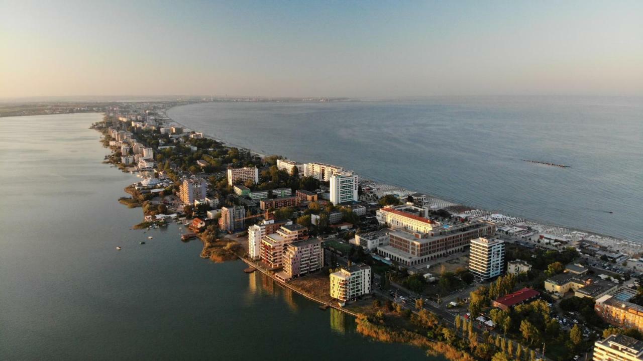 Evy Deluxe Apartment Mamaia Exterior photo